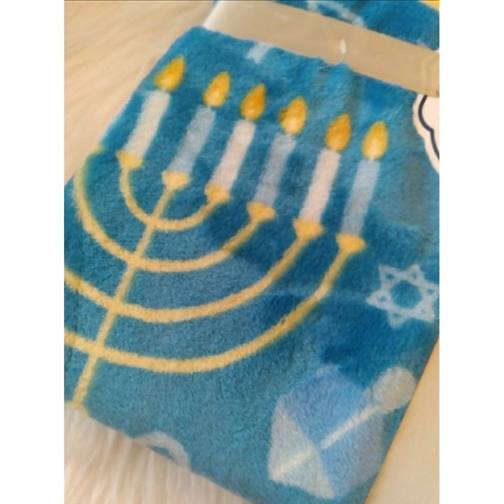 Hanukkah Plush Blanket Large Throw Blanket Menorah Dreidel 50" X 70" NWT - Picture 2 of 6